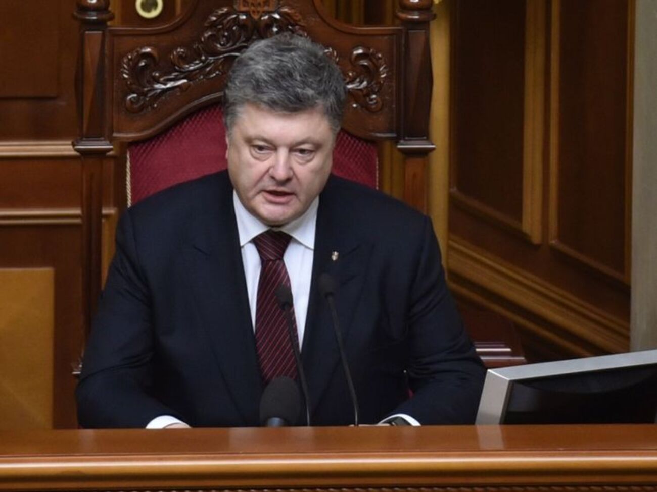 Порошенко: Украина возобновила историческую правду в вопросе национальной памяти