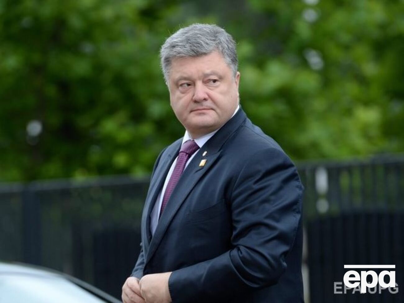 Порошенко заверил, что децентрализация пока рассматриваться не будет