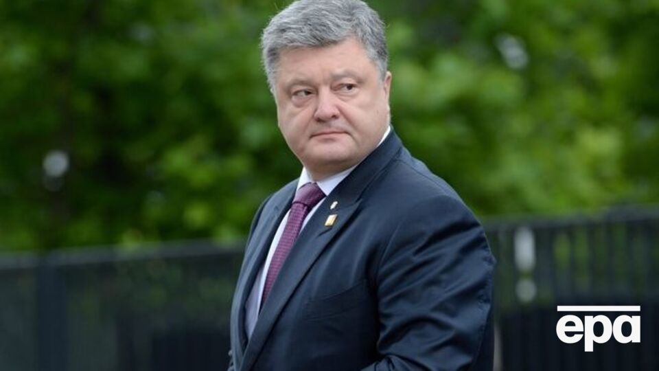 Порошенко заверил, что децентрализация пока рассматриваться не будет