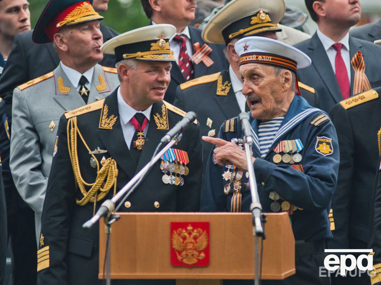 Витко (слева) предложили прибыть на суд в Киев