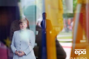 Зеехофер: Политика Меркель в отношении беженцев давно требует корректировки