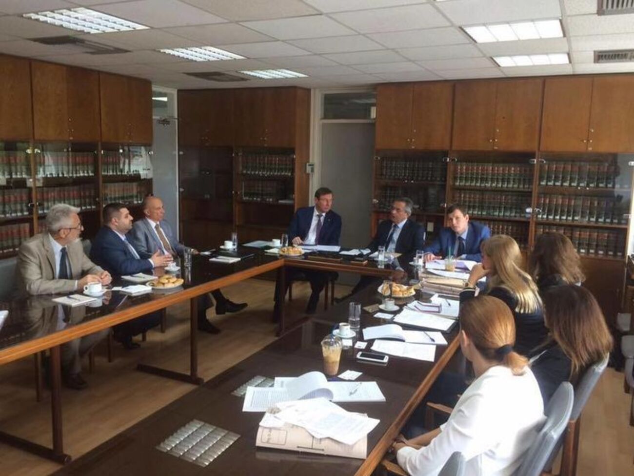 Нардеп Грановский (второй слева) на встрече генпрокуроров Украины и Кипра