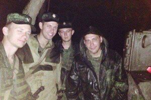 На фото изображены Евгений М., Сергей О., Сергей П. и Рафаэль А. из 53-й бригады вооруженных сил РФ
