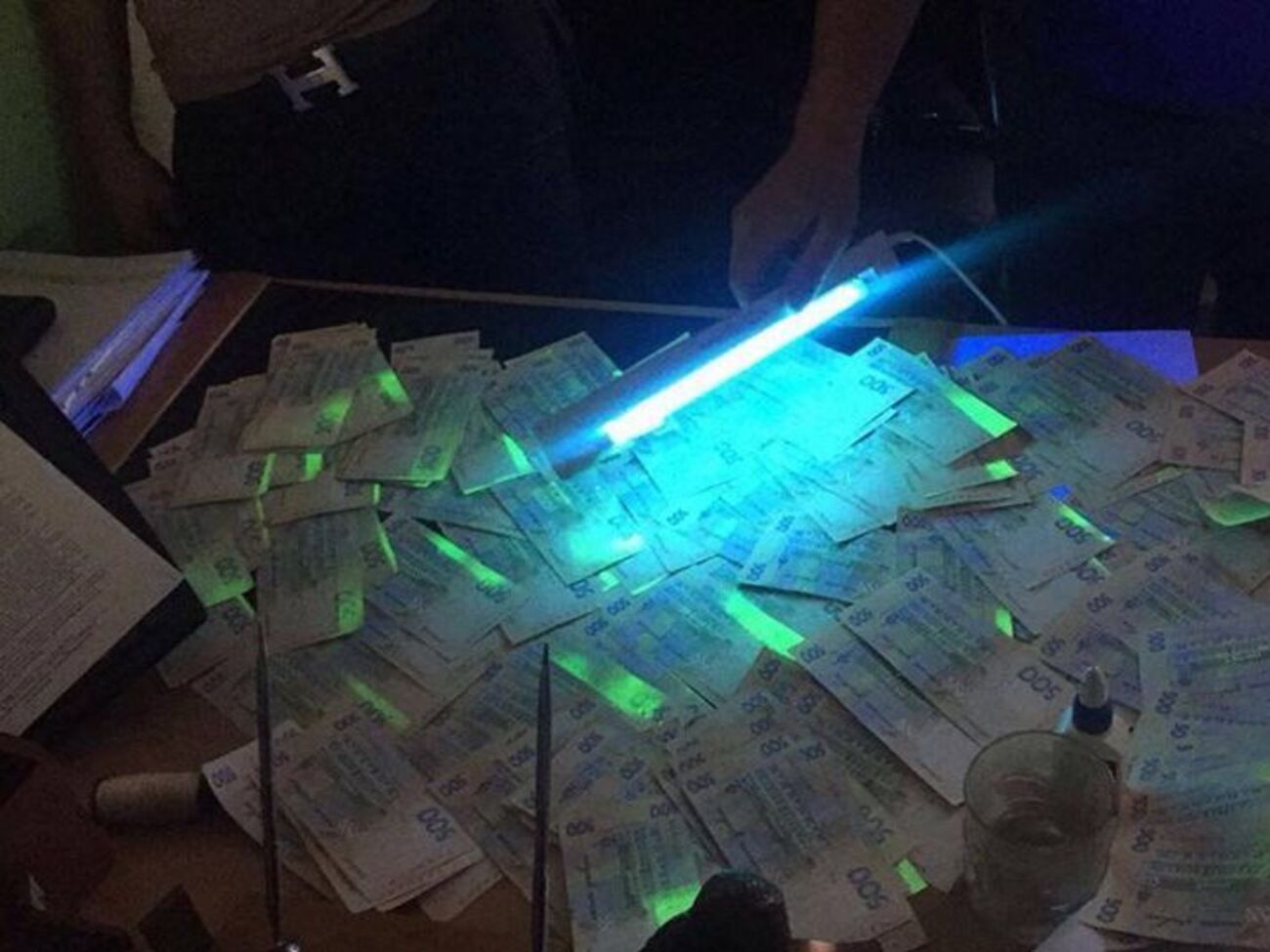 Служащих задержали "на горячем"