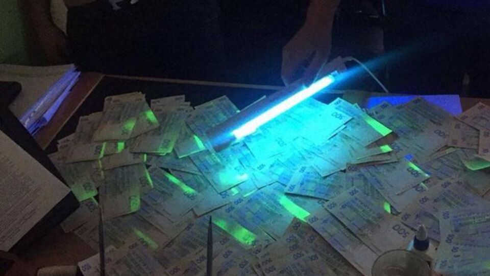 Служащих задержали "на горячем"