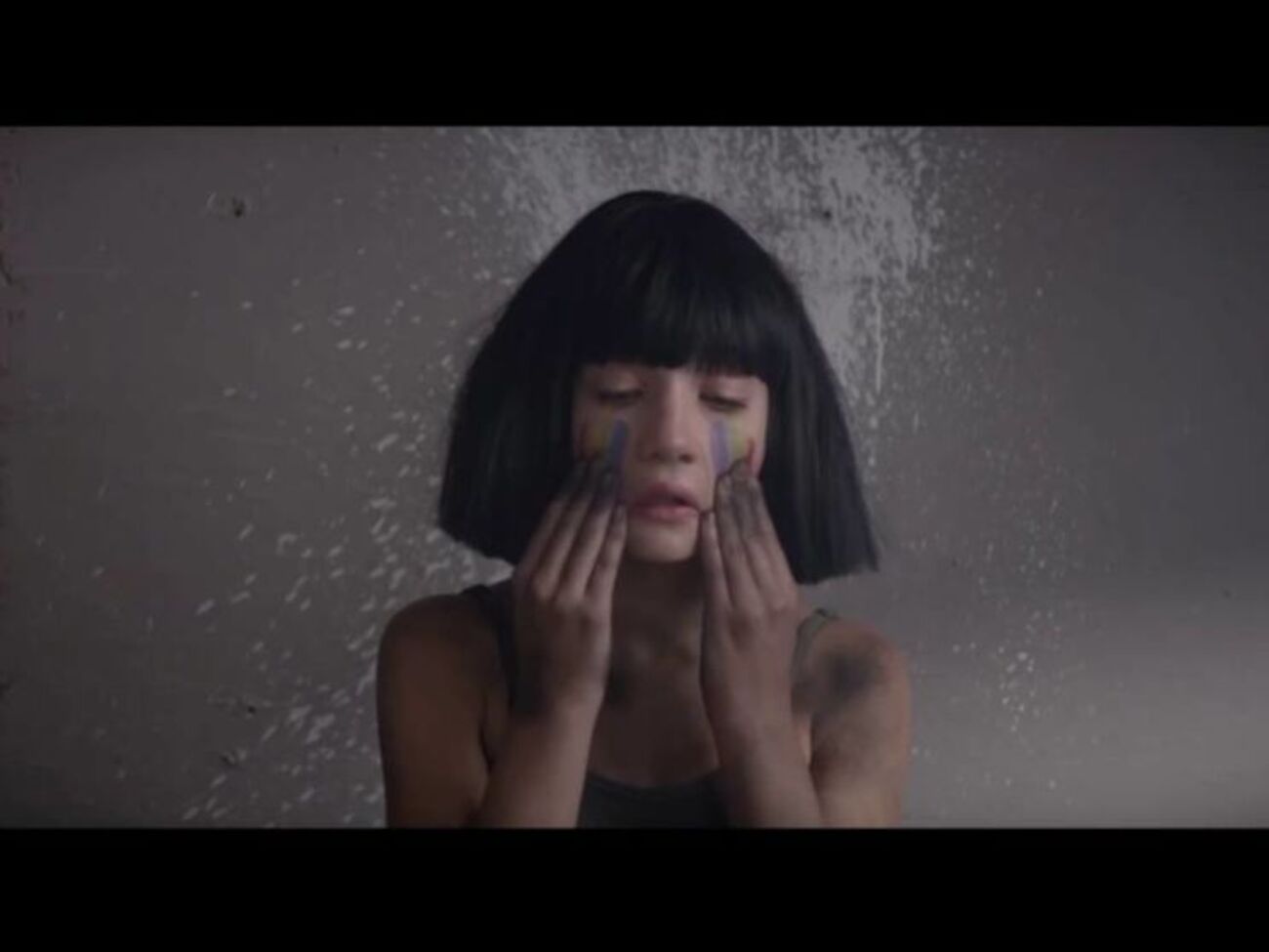 Мэдди Зиглер сыграла главную роль в клипе Sia