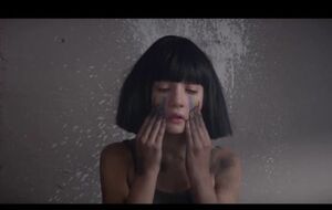 Мэдди Зиглер сыграла главную роль в клипе Sia