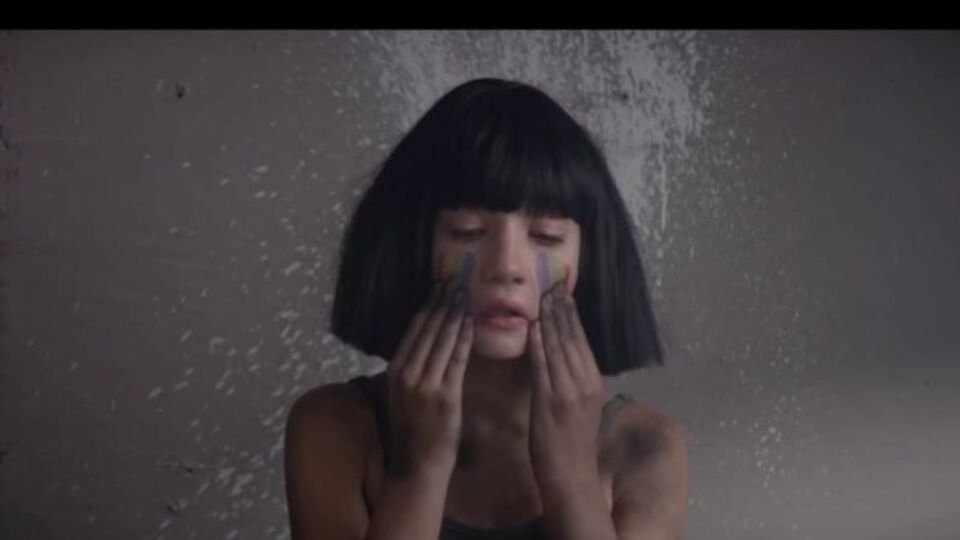 Мэдди Зиглер сыграла главную роль в клипе Sia