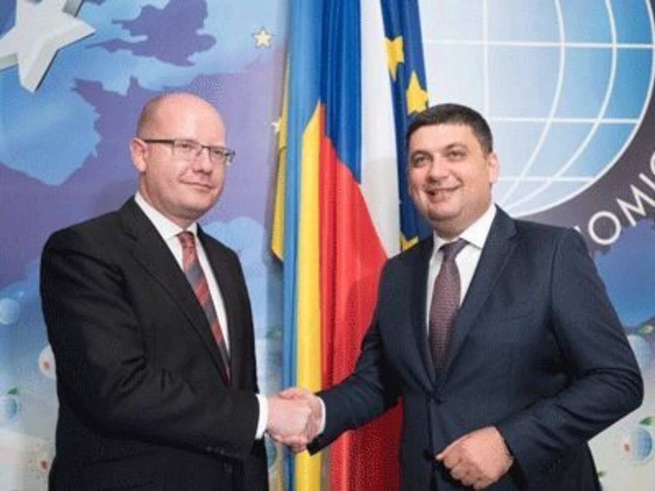 Соботка (на фото слева) и Гройсман (на фото справа) провели встречу в Польше