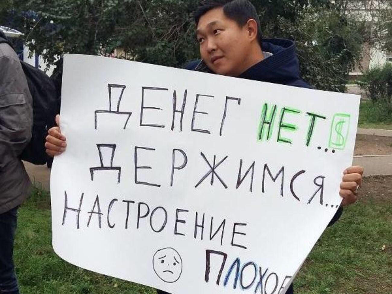 Когда российский премьер начал встречу с предпринимателями в здании Бурятского государственного университета, пикетчиков задержали и доставили в отдел полиции