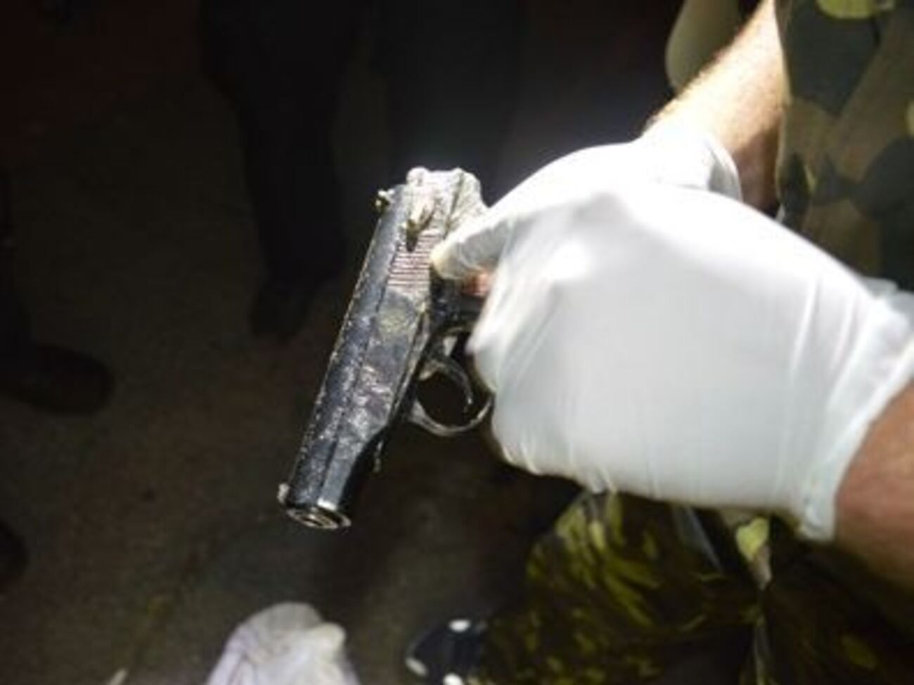 В СБУ отмечают, что террористы тщательно готовили преступление: они определили места для закладки взрывных устройств, нашли взрывчатку и огнестрельное оружие