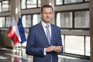 Моравецкий отметил, что попробует "по-дружески пригласить" несколько сотен тысяч украинских работников в Польшу