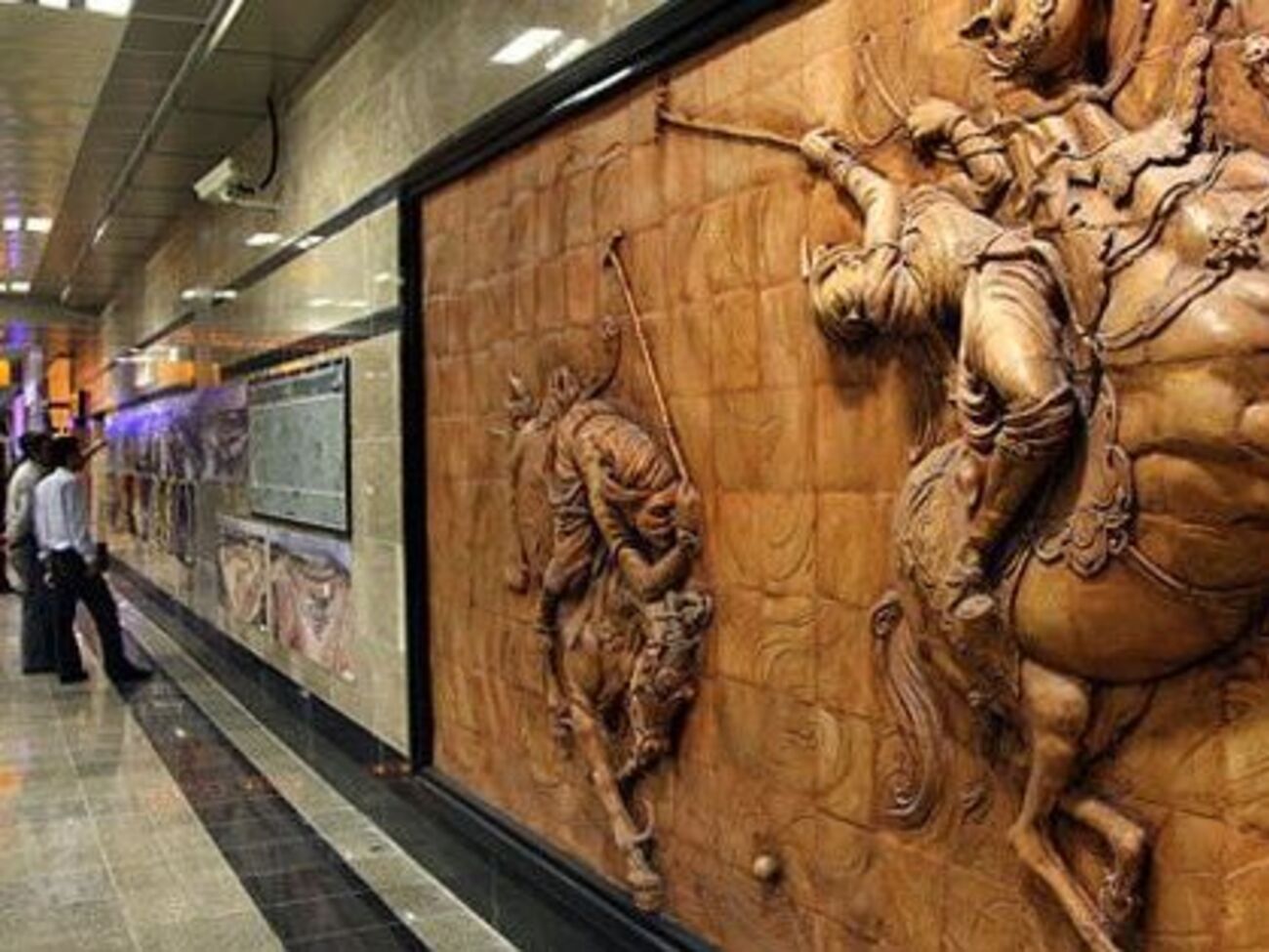 Метро Тегерана включает пять линий длиной по 180 км