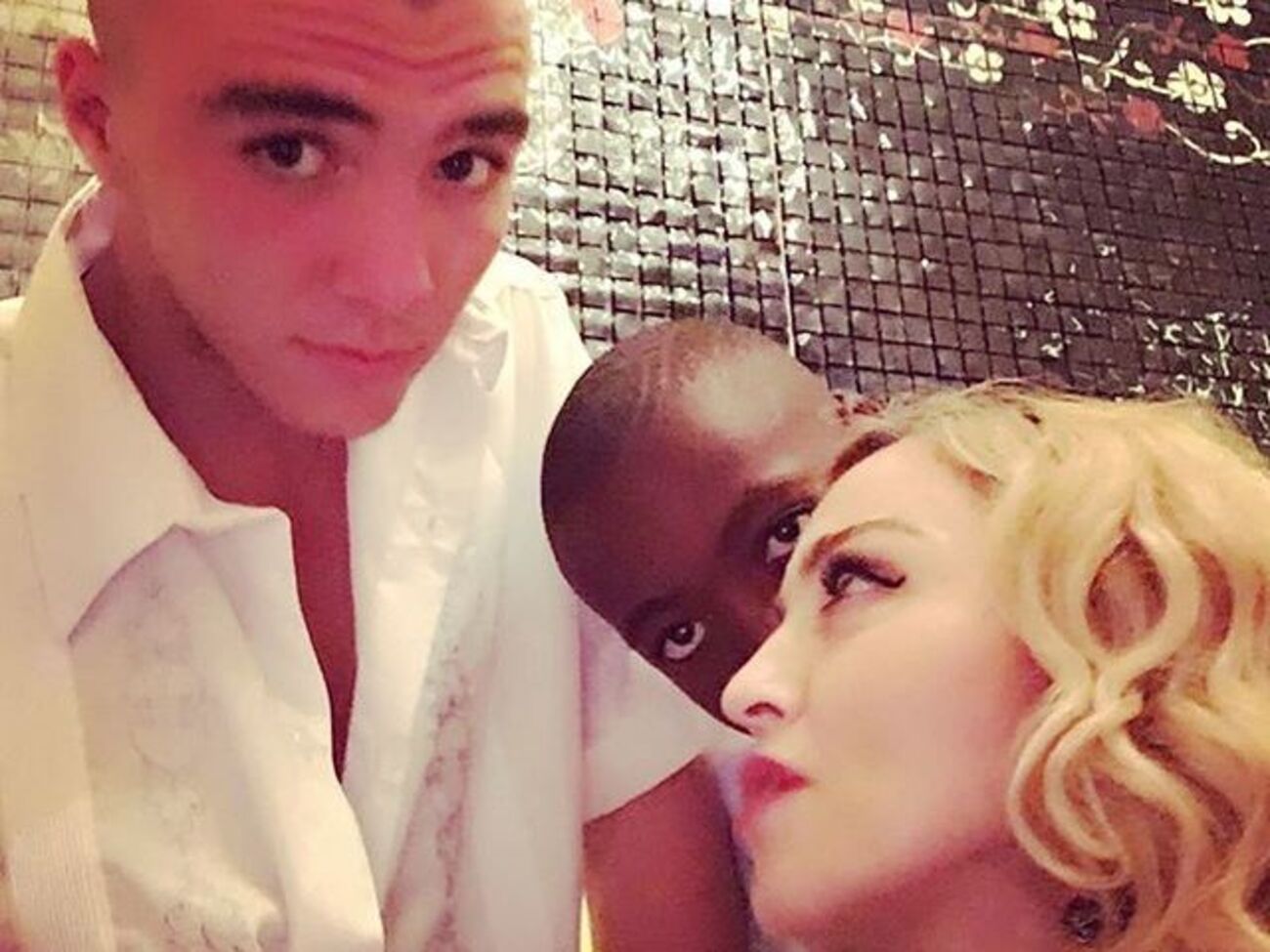 Рокко (слева на фото) переедет в Лондон