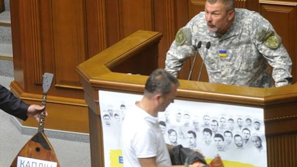 Юрий Береза: От "Народного фронта" народным балалаечникам и каналу "Интер" мы дарим инструменты, на которых они должны работать