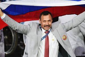 На открытии Паралимпийских игр делегат от Беларуси нес флаг России