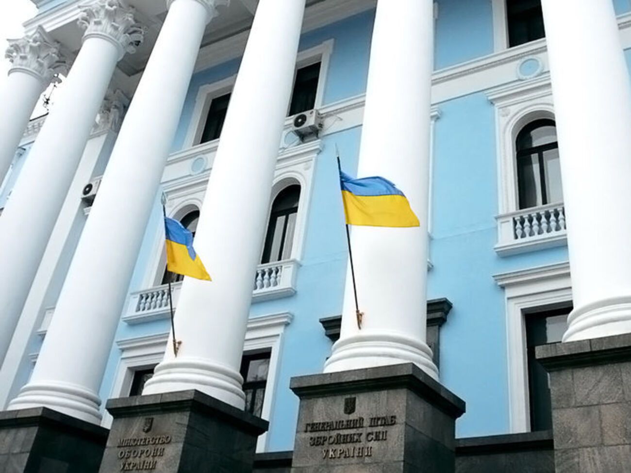 У Полторака будет два иностранных советника, сообщили в Минобороны