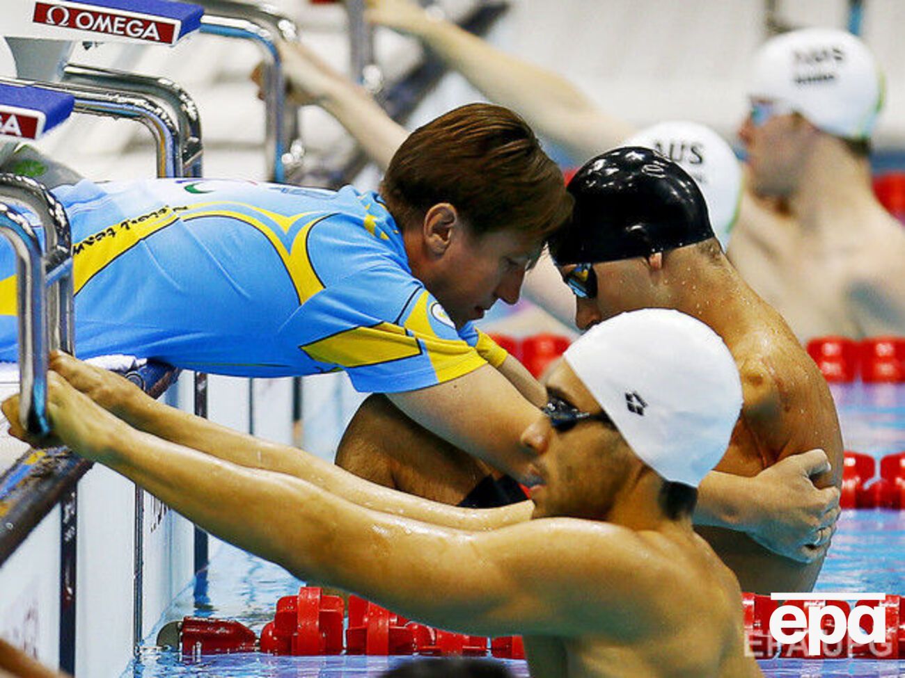 Семененко (в черной шапочке) принес Украине бронзу Паралимпиады