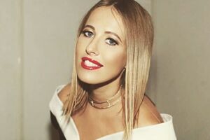 Собчак на "Новой волне" во время неформального общения не скрывала округлившийся живот