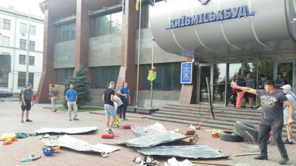 "Азов" блокирует входы в "Киевгорстрой"