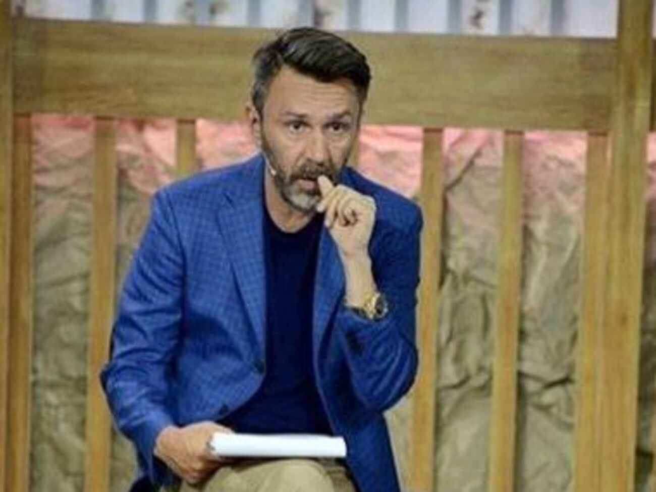 Шнуров примерил образ Кобзона