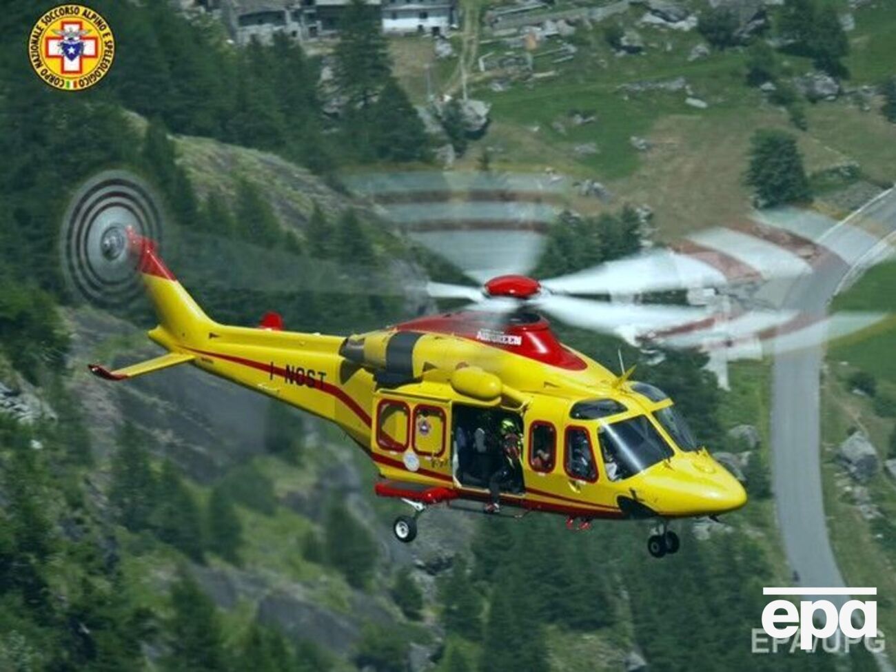 Большую часть туристов еще в четверг вечером удалось спасти с помощью вертолетов