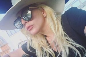 Леди Гага работает над клипом на новую песню