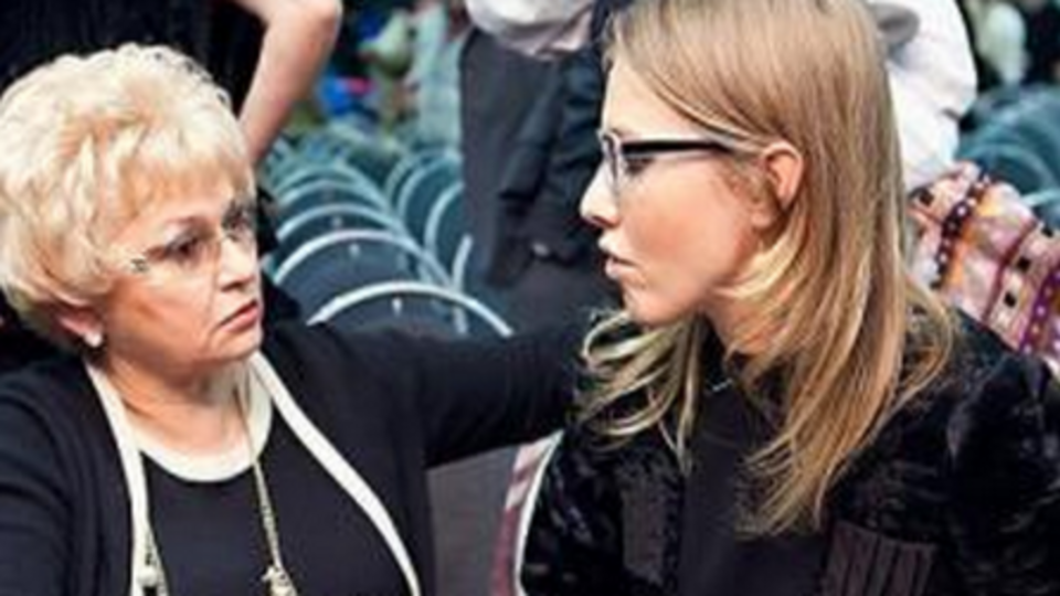 Нарусова (слева) мечтает о рождении двух внуков