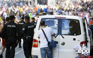 Во Франции задержали трех женщин, готовивших теракты