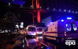 Скорые помощи у клуба в Бешикташе