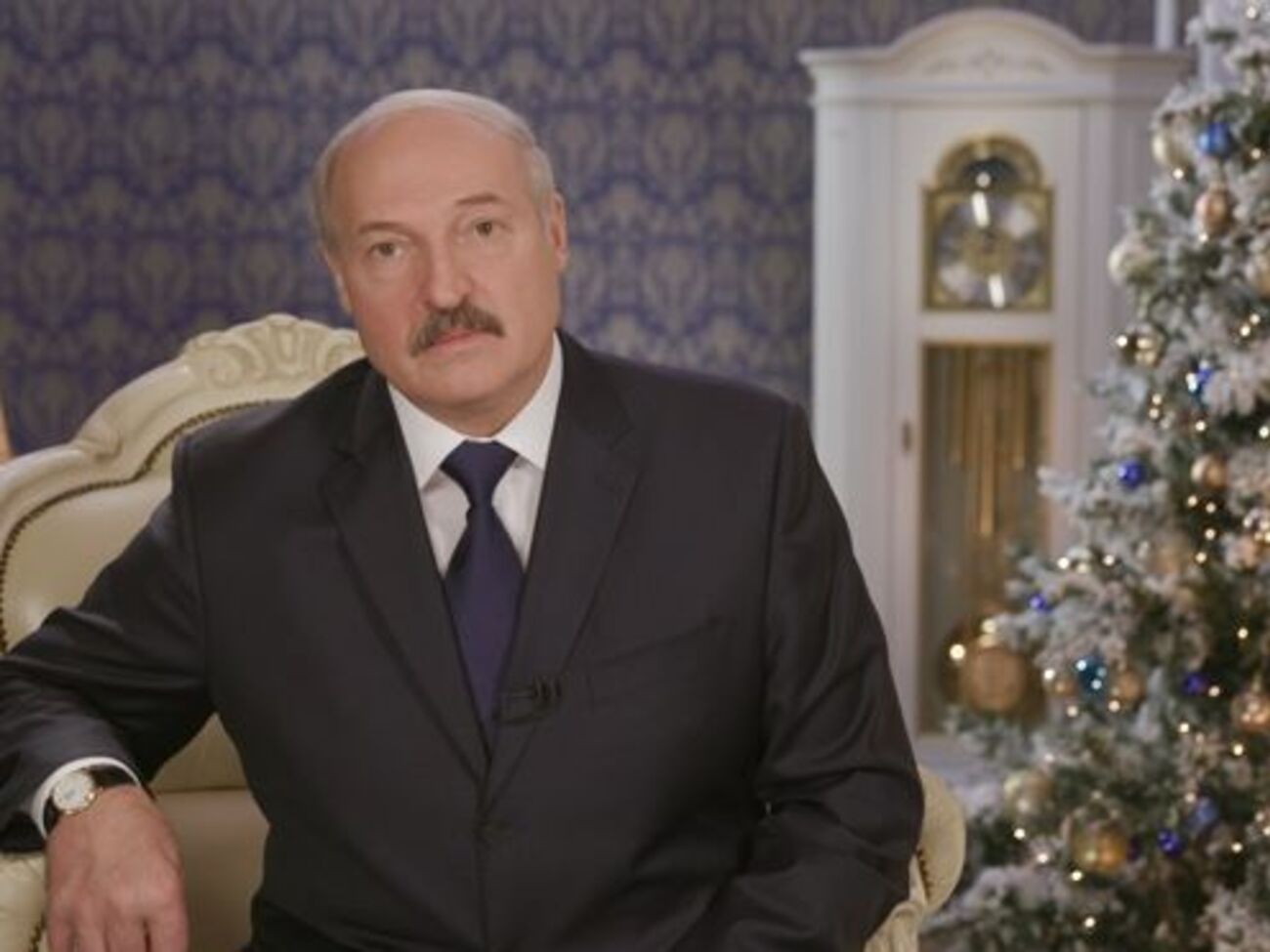 Лидер Беларуси назвал свою страну "островком стабильности и спокойствия"