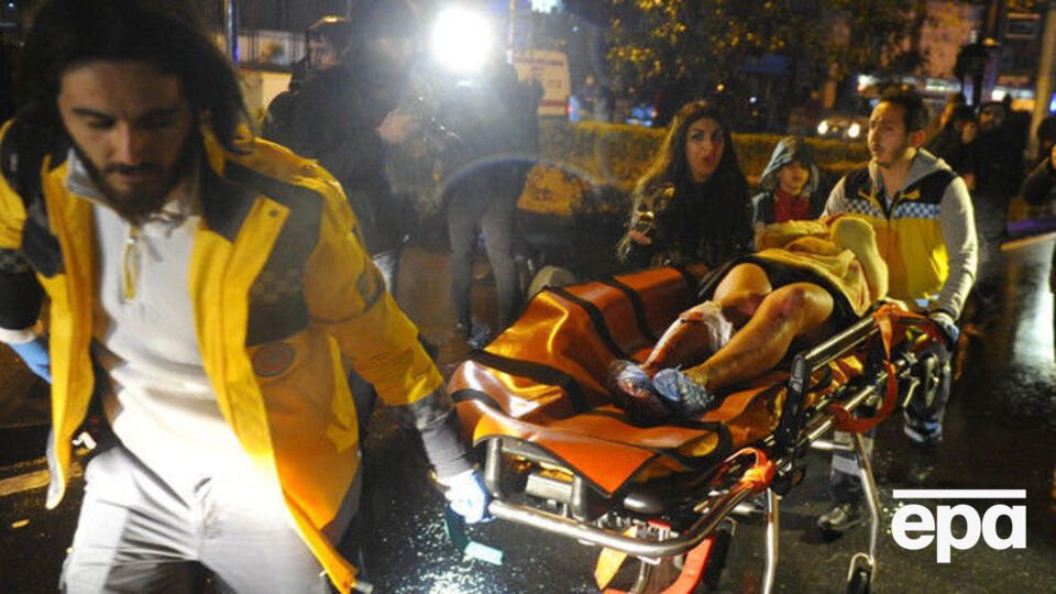 Раненых эвакуируют из ночного клуба