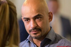 Найем: Сложно объяснить, почему страна, потерявшая более десятка тысяч солдат именно потому, что хотела самостоятельно определять свое будущее, должна вдруг замолчать