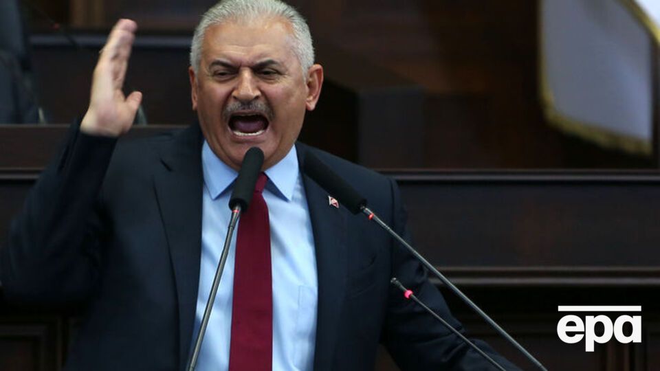 Премьер Йылдырым заявил, что террорист бросил оружие в клубе и сбежал
