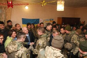 31декабря американские сенаторы посетили командный пункт в районе Широкино Донецкой области