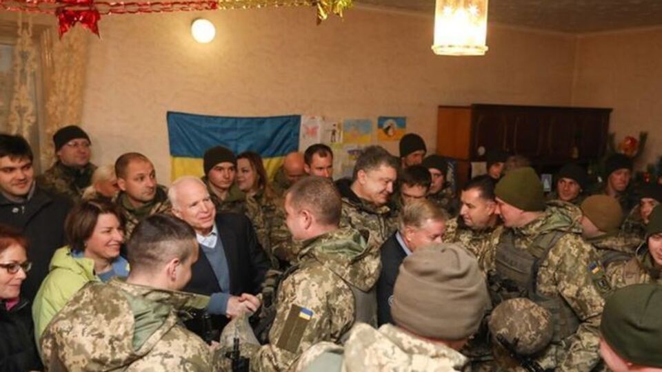 31декабря американские сенаторы посетили командный пункт в районе Широкино Донецкой области