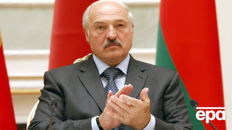 СМИ полагают, что Лукашенко приехал на рождественскую службу с новой женой