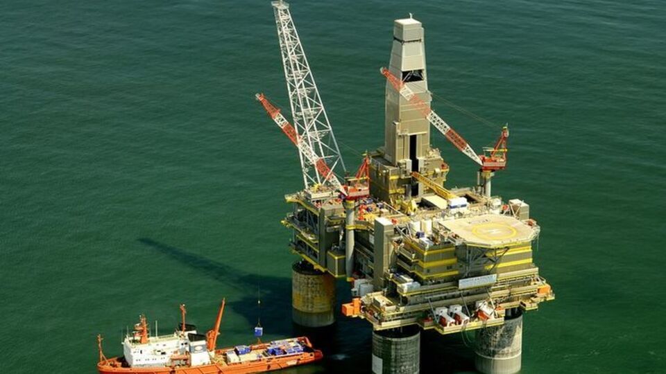 Стоимость нефти Brent падает