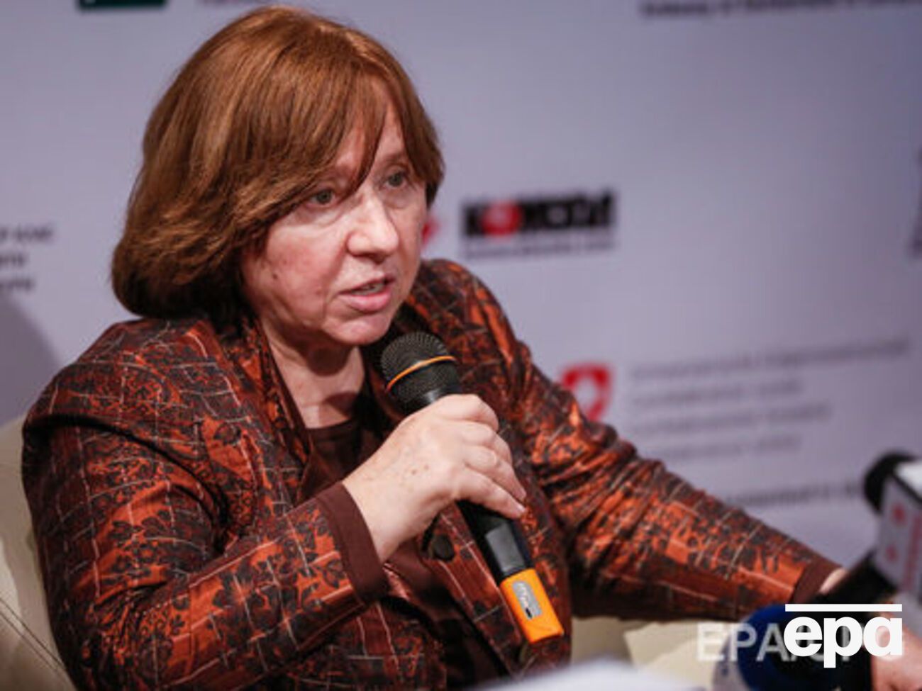 Алексиевич приняла решение выйти из Русского ПЕН-Центра