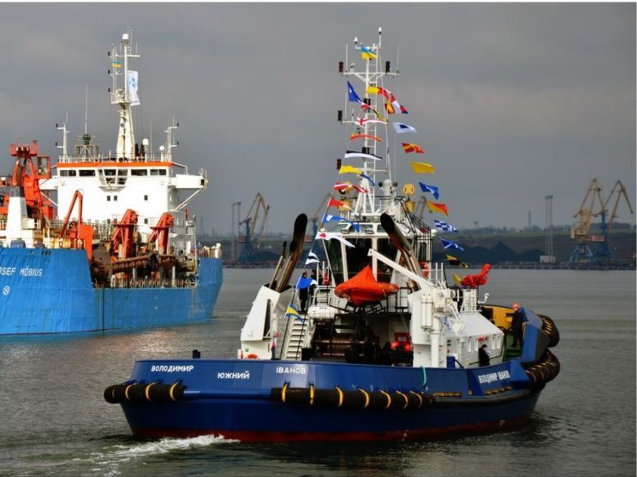 Все руководство Администрации морских портов Украины получает более миллиона гривен в месяц