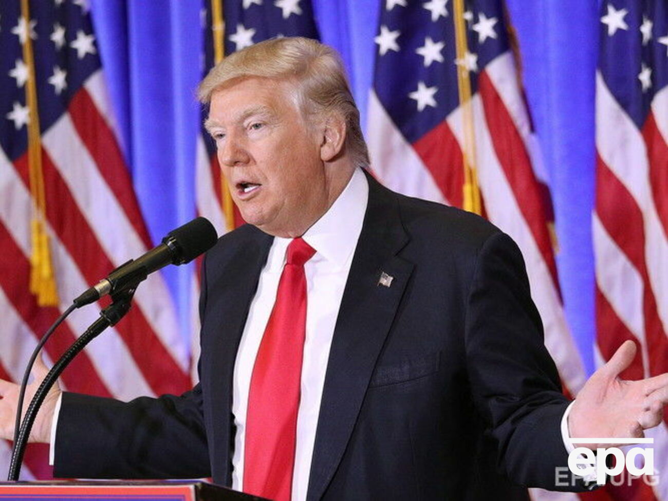 В докладе отмечается, что Трамп приглашал проституток, чтобы "осквернить" постель, на которой спали Барак и Мишель Обама