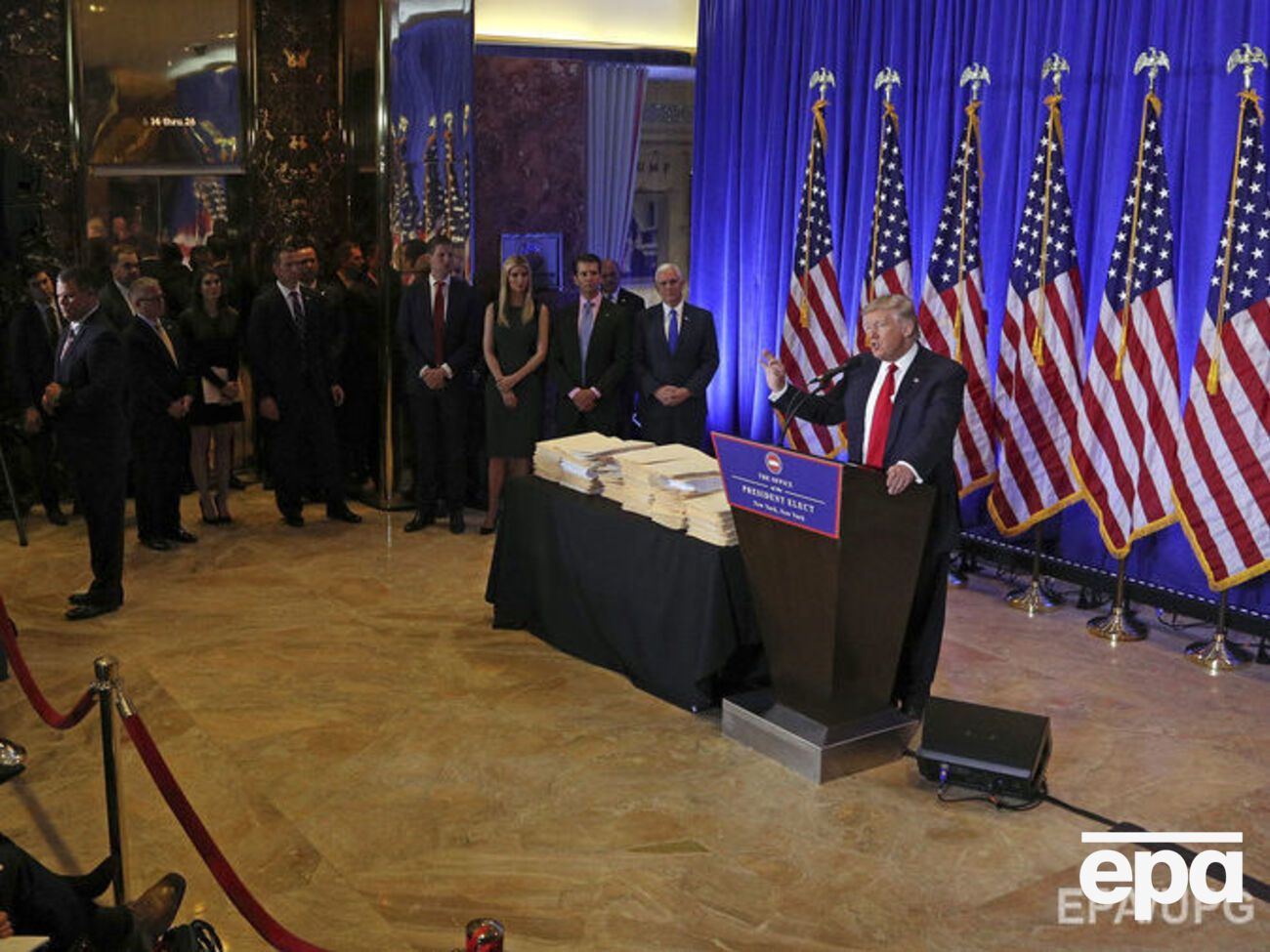 Трамп показал документы своих предприятий, которые он передаст в управление сыновьям