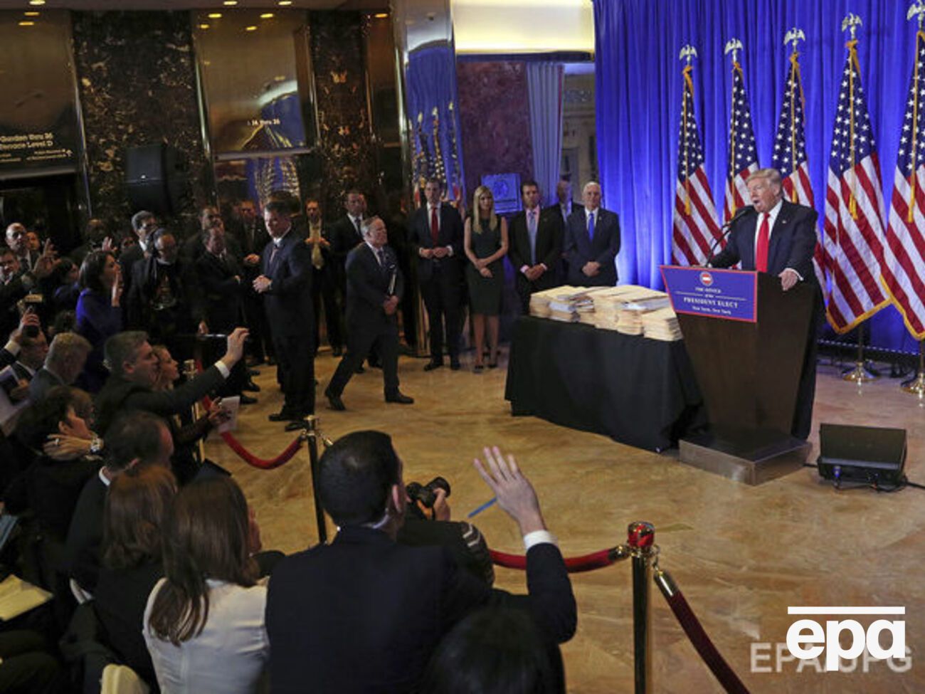 Трамп передал документы своих компаний в слепой траст