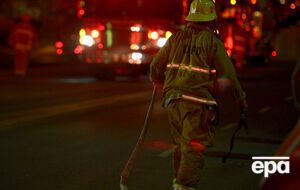 Мэр вынес девушку из горящего дома