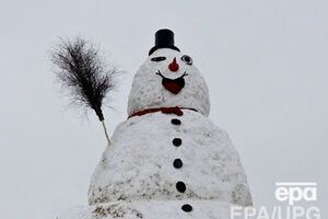 Машинист затормозил из-за снеговика