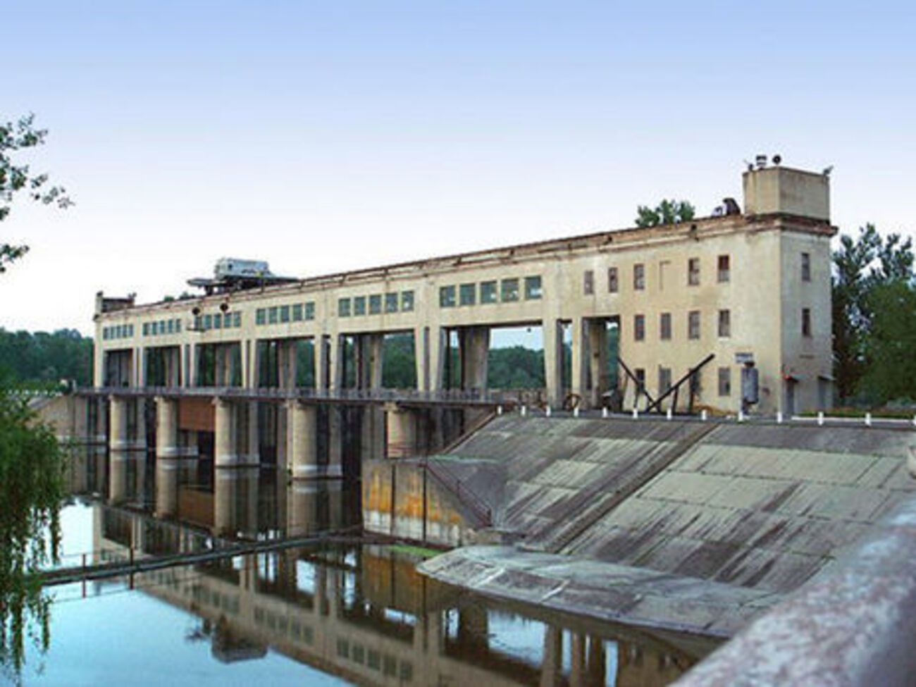 Донецкая фильтровальная станция периодически подвергается обстрелам