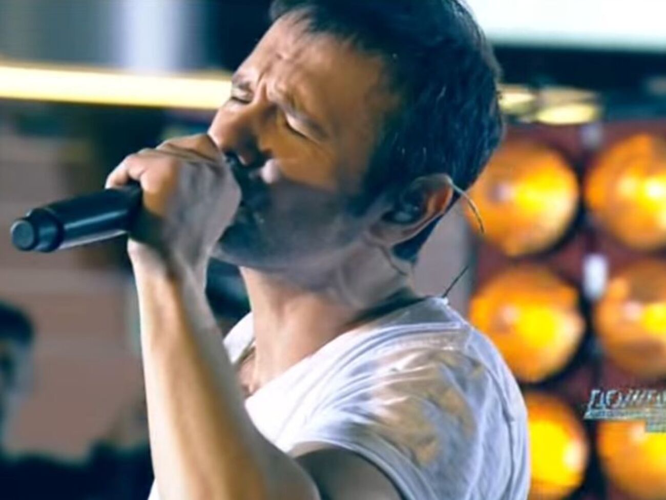 В декабре 2013 года группа "Океан Ельзи" дала концерт в московском аэропорту Шереметьево, его транслировал телеканал&nbsp;"Дождь"