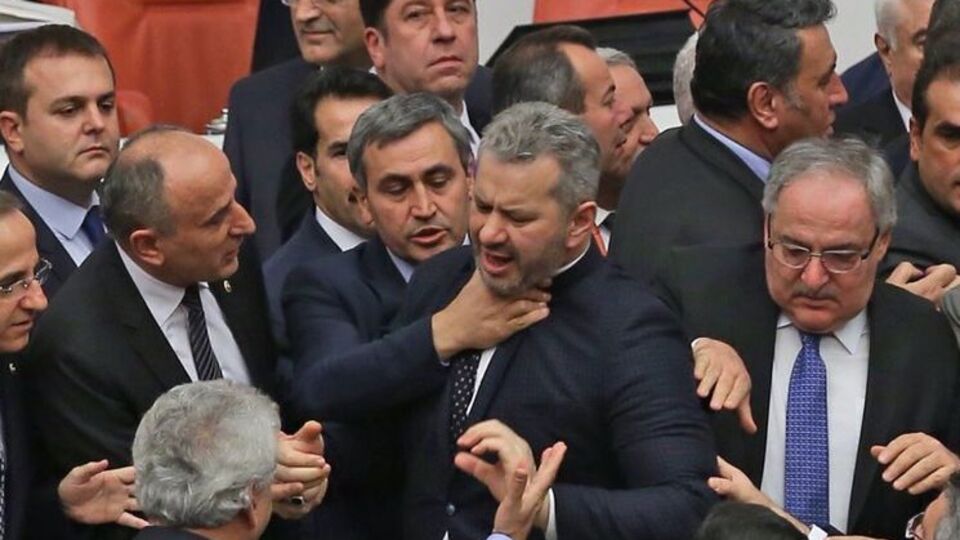 Драка произошла в ходе парламентских дебатов