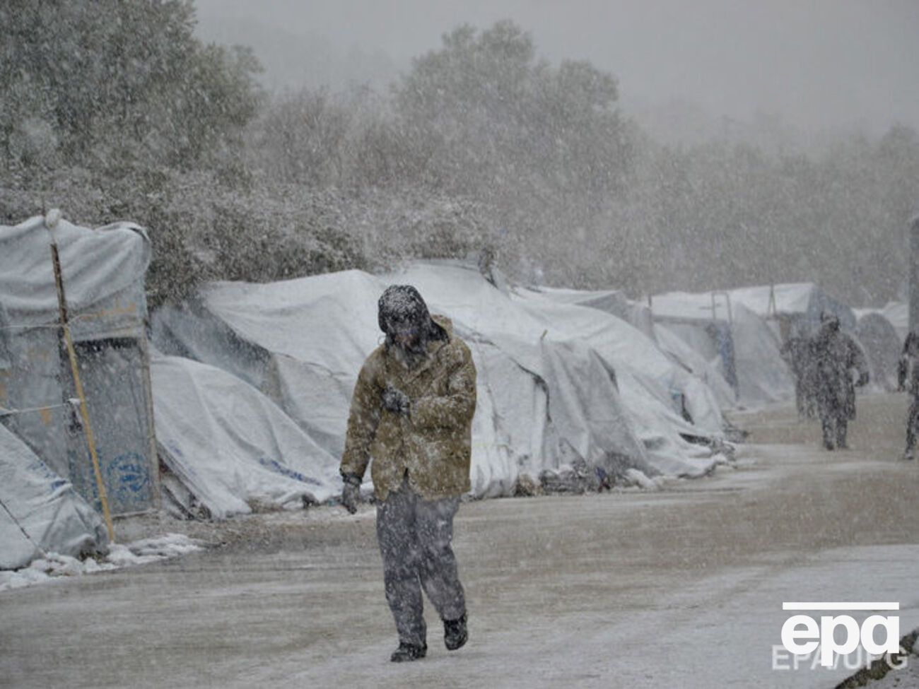 Беженцы в Греции страдают от холода
