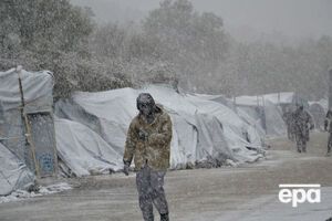 Беженцы в Греции страдают от холода